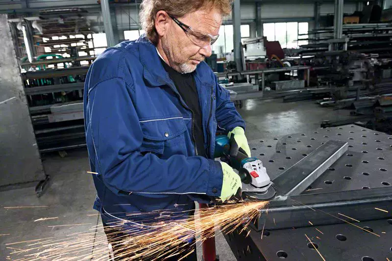 Bosch GWS 18V-10 (100mm) Kit Professional Small Angle Grinder 3 Bosch GWS 18V-10 (100mm) Kit Professional Small Angle Grinder - Image 3